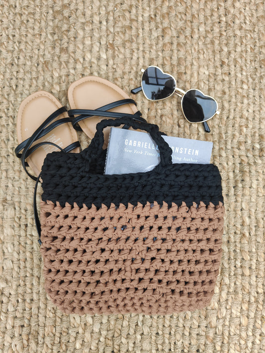 Taurus Bag: In tan/black