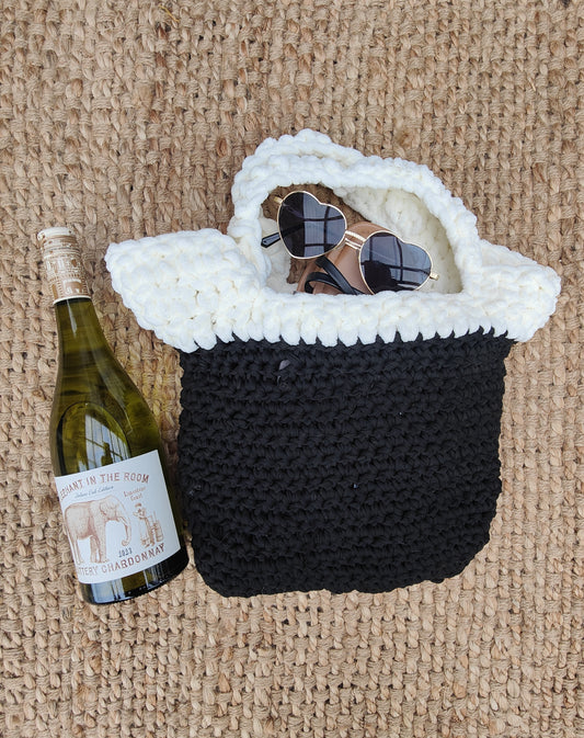 Virgo Bag: In black/white